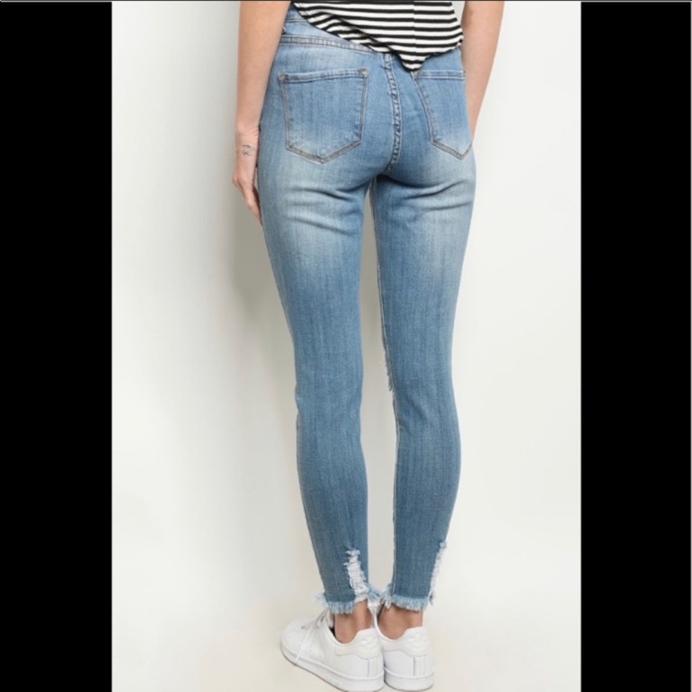 🎉🎉LAST 1 🎉🎉 Distressed Skinny Jeans Frayed - Picture 4 of 4